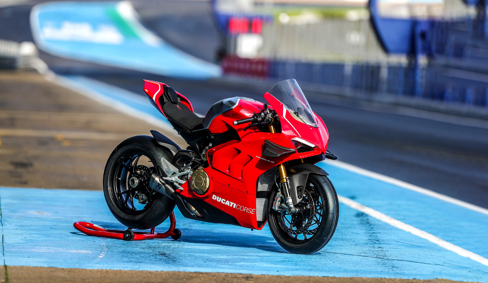 Here’s the Cycle News’ 2019 Ducati Panigale V4 R review, tested at Willow Springs Raceway.