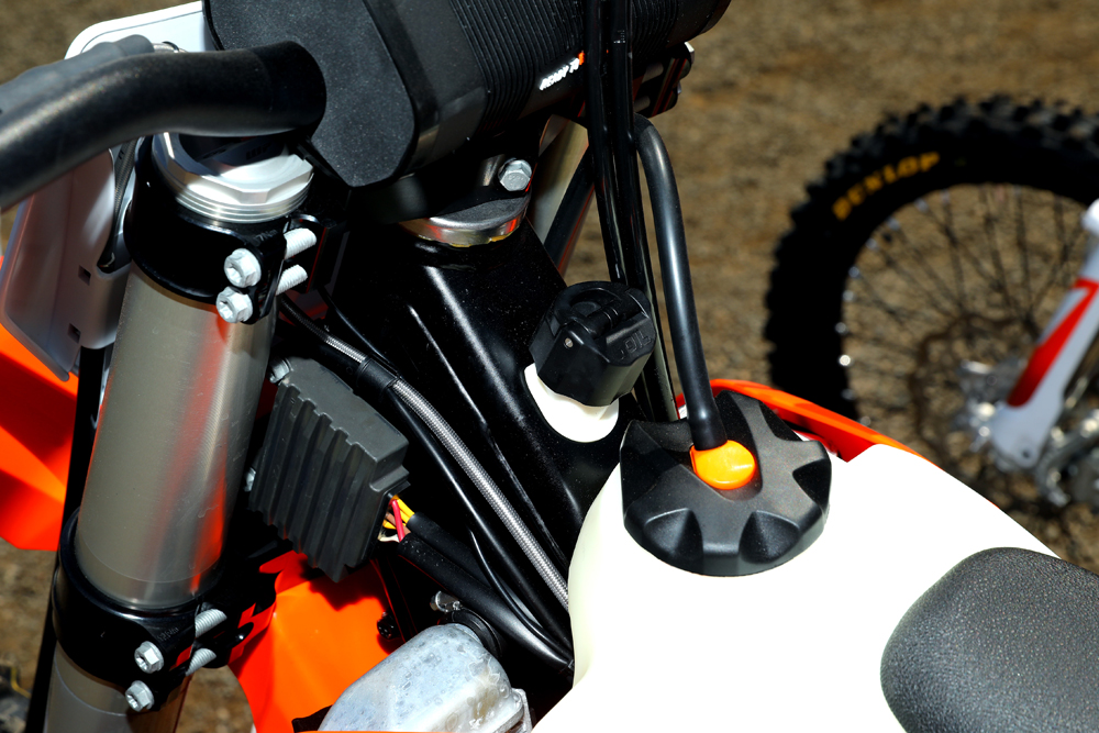 EFI on the 2020 KTM 250 XC TPI means never having to mix oil with full, just remove the oil-filler cap, fill it up, and you’re done.