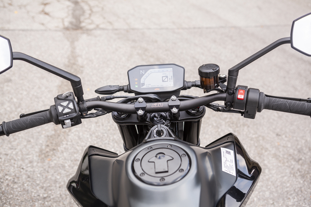 Switchable Bosch 2-channel ABS is fitted as standard on the 2020 KTM 890 Duke R for Euro 4 compliance, with a light-sensitive full color TFT dash.