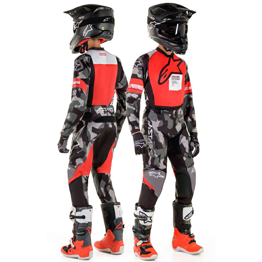 To celebrate the Mini O’s, Alpinestars created a Limited Edition ‘Magneto 19’ Gear Set and Tech 7S Boot.