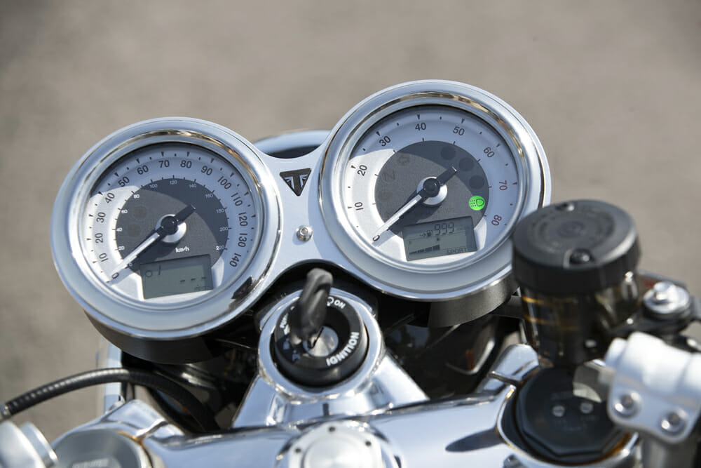 The dash on the 2020 Triumph Thruxton RS.