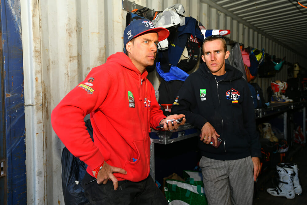 Robert (left) and team manager Antti Kallonen don’t take ISDE racing lightly.