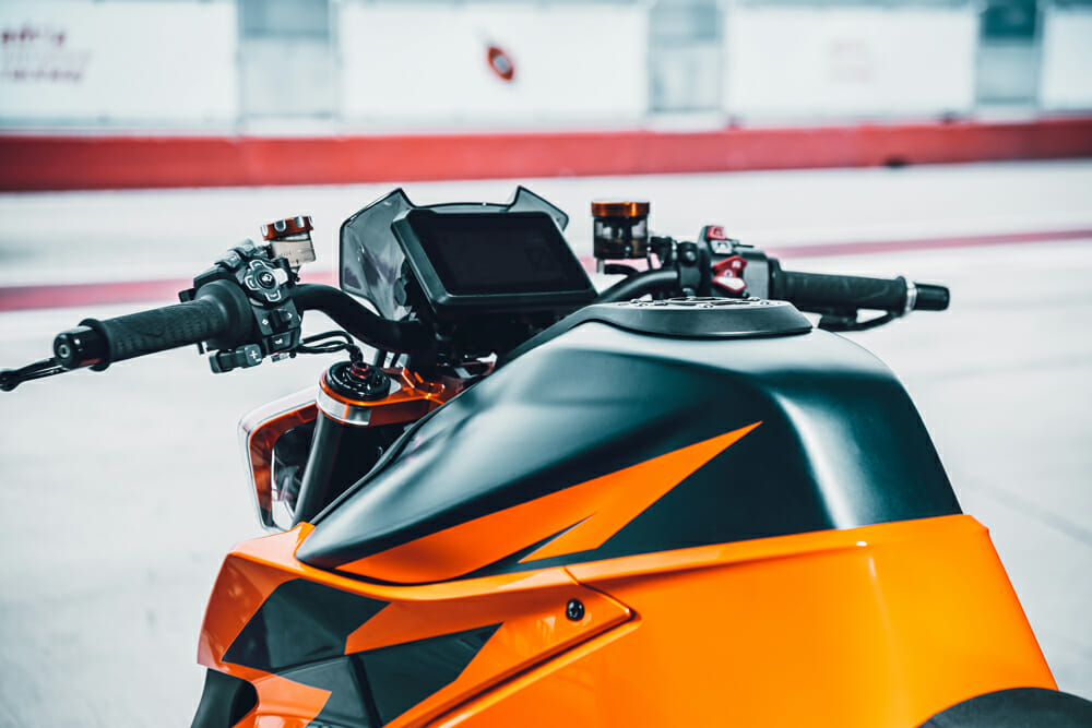 2020 KTM 1290 Super Duke R Dash