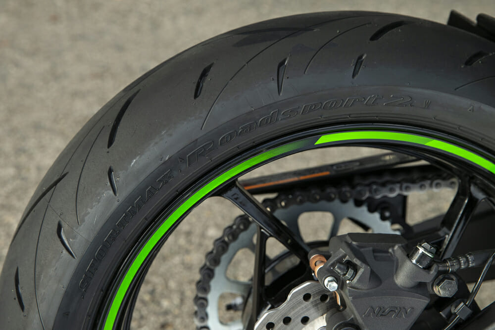 The 2020 Kawasaki Ninja 650 has Dunlop Sportmax Roadsport 2 tires.