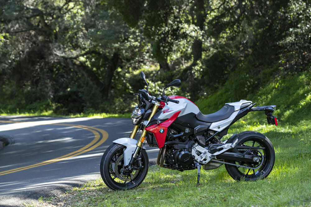 BMW refers to the naked 2020 BMW F 900 R as its dynamic roadster.