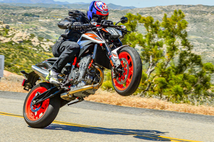 2020 KTM 890 Duke R Review | Mattighofen’s Middleweight Mastery