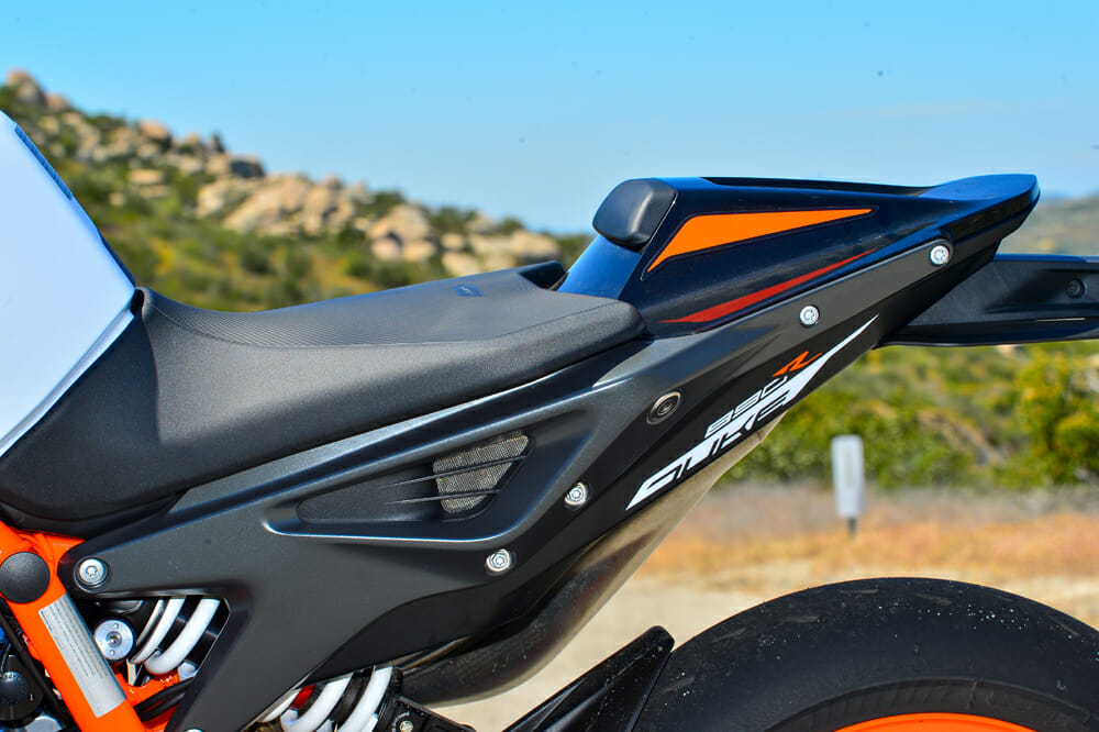 The 2020 KTM 890 Duke R does not come standard with a passenger seat or pegs.