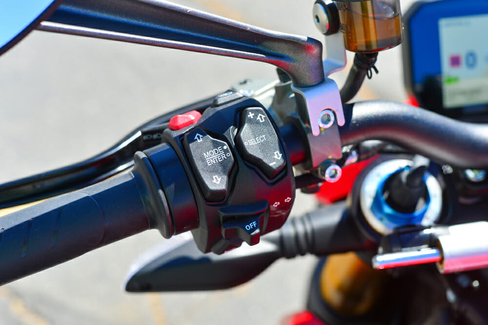 The 2020 Ducati Streetfighter V4 S does not have cruise control.