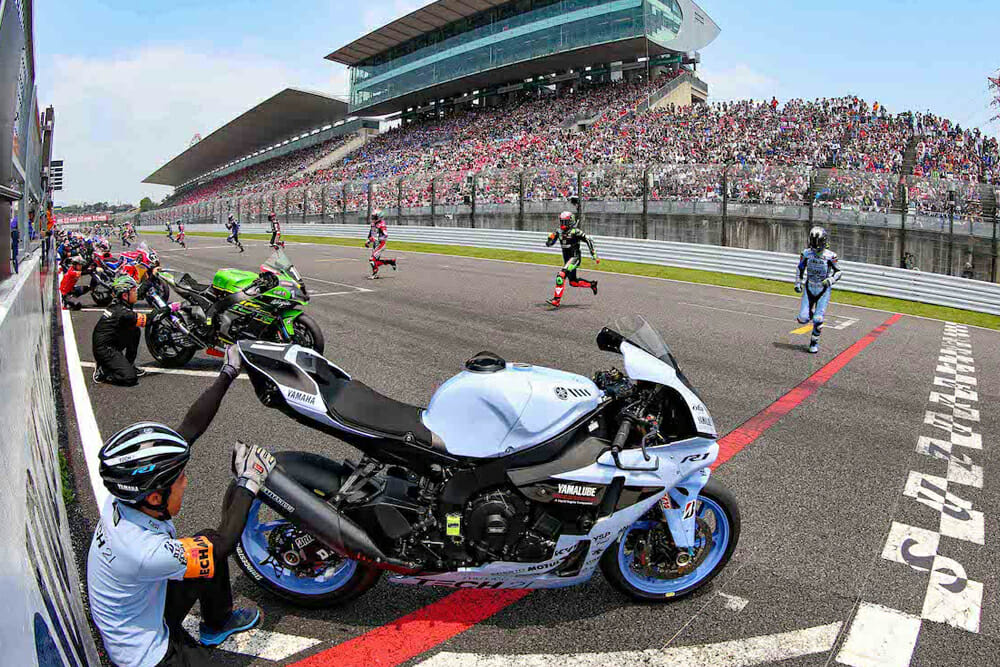 2019 Suzuka 8 Hours race start