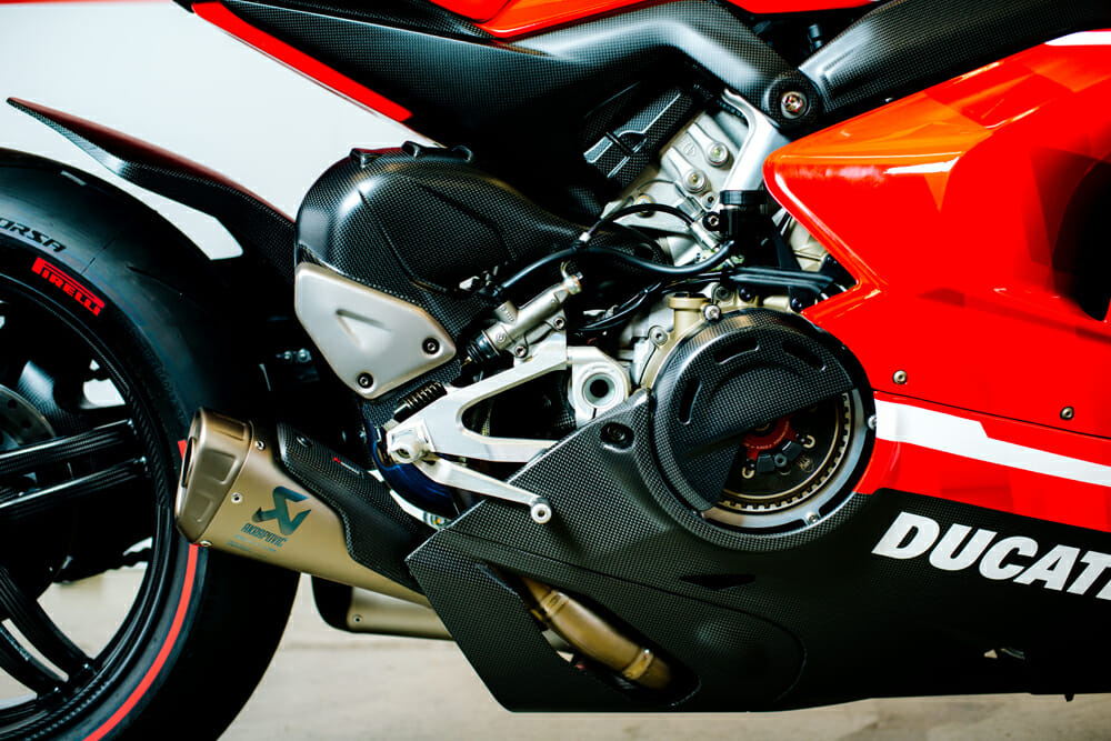 The 2020 Ducati Superleggera V4 has a dry clutch.