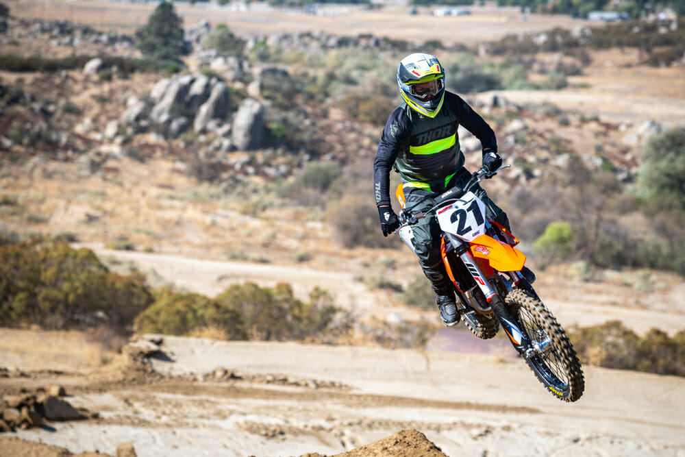 2021 KTM 450 SX-F jumping
