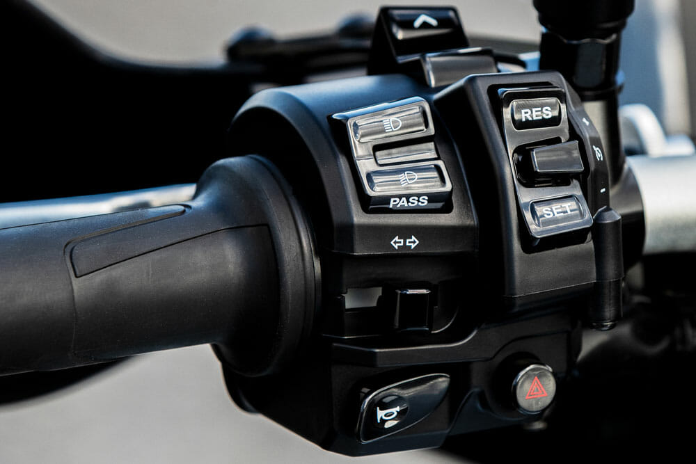 2022 Yamaha Tracer 9 GT handlebar controls