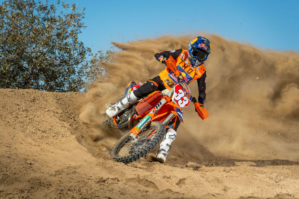 2022-ktm-team-intro-taylor-robert