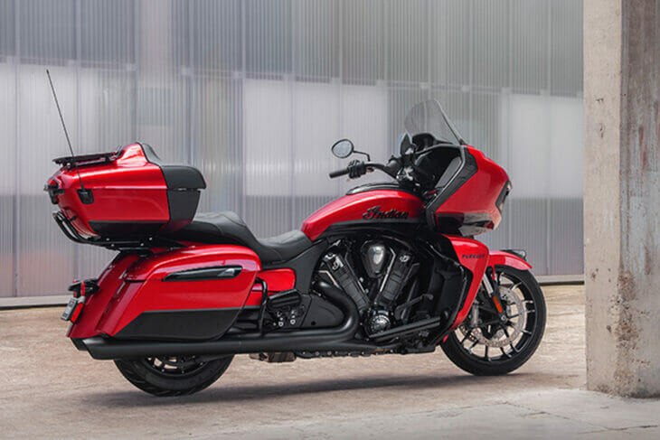 2022 Indian Pursuit Dark Horse Premium