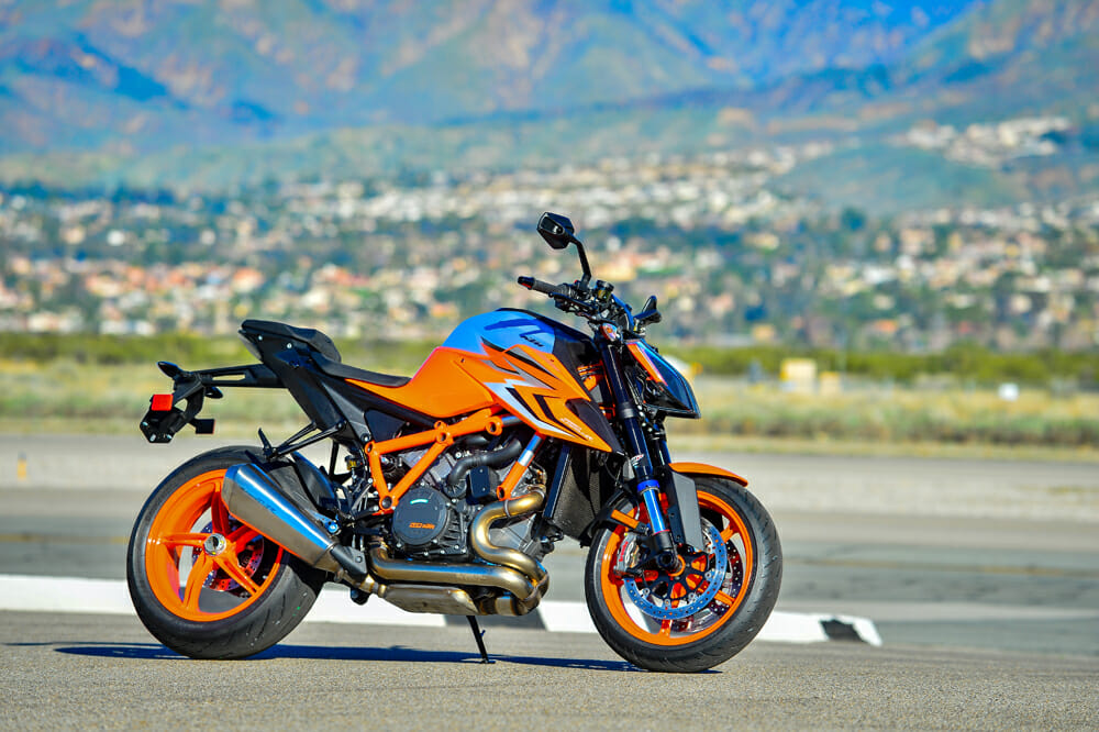 https://www.cyclenews.com/wp-content/uploads/2022/03/2022-KTM-1290-Super-Duke-R-Specifications.jpg