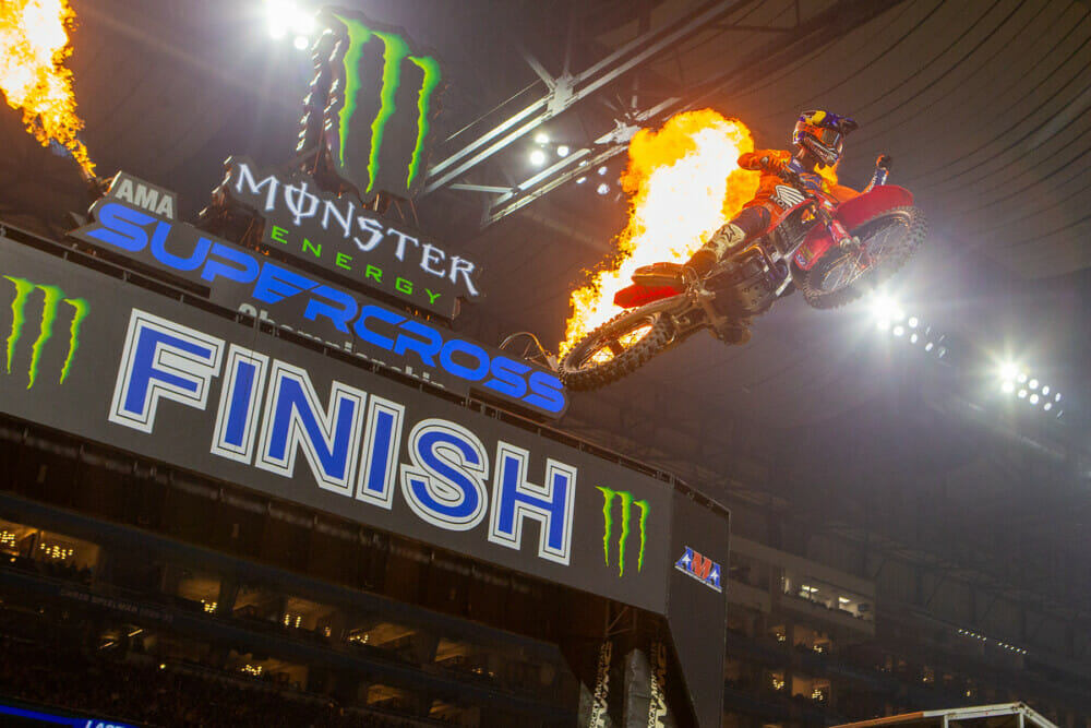 2022-detroit-supercross-cycle-news-brown-dog-photo-jett-lawrence2