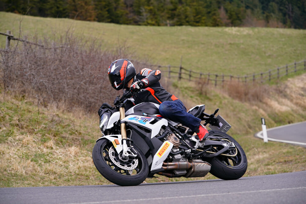 Pirelli Diablo Rosso Corsa IV Tire street riding