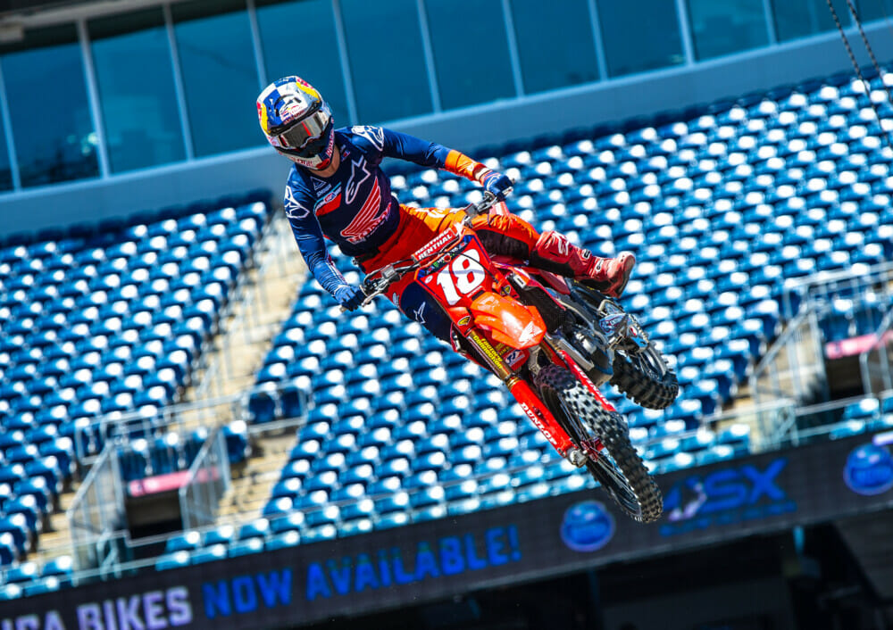 2022-east-rutherford-supercross-brown-dog-photo-lawrence