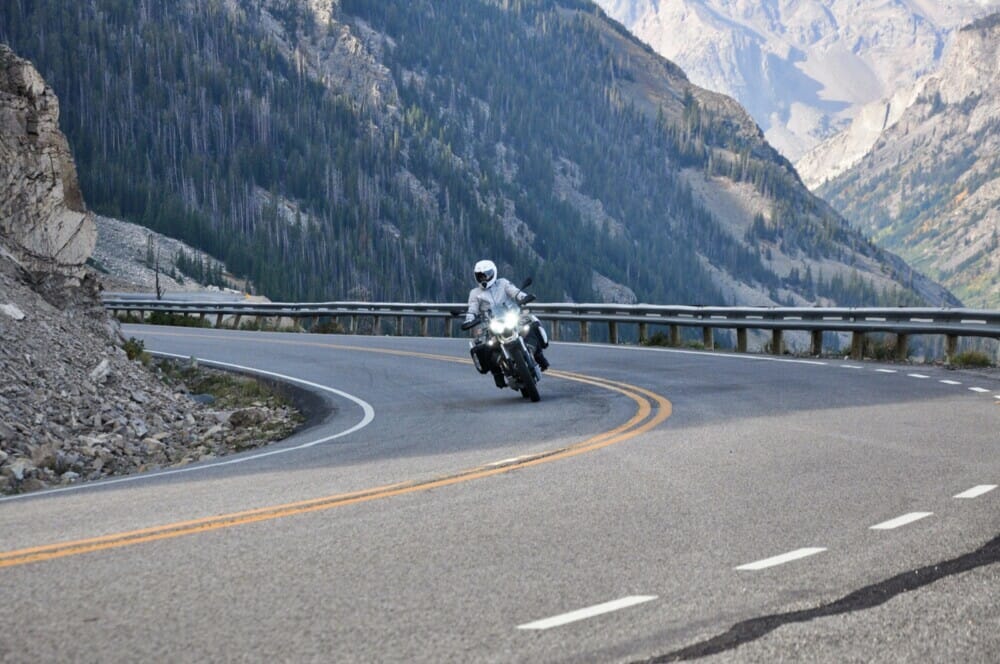 РњРѕС‚РѕС†РёРєР» Moto Guzzi California 2022