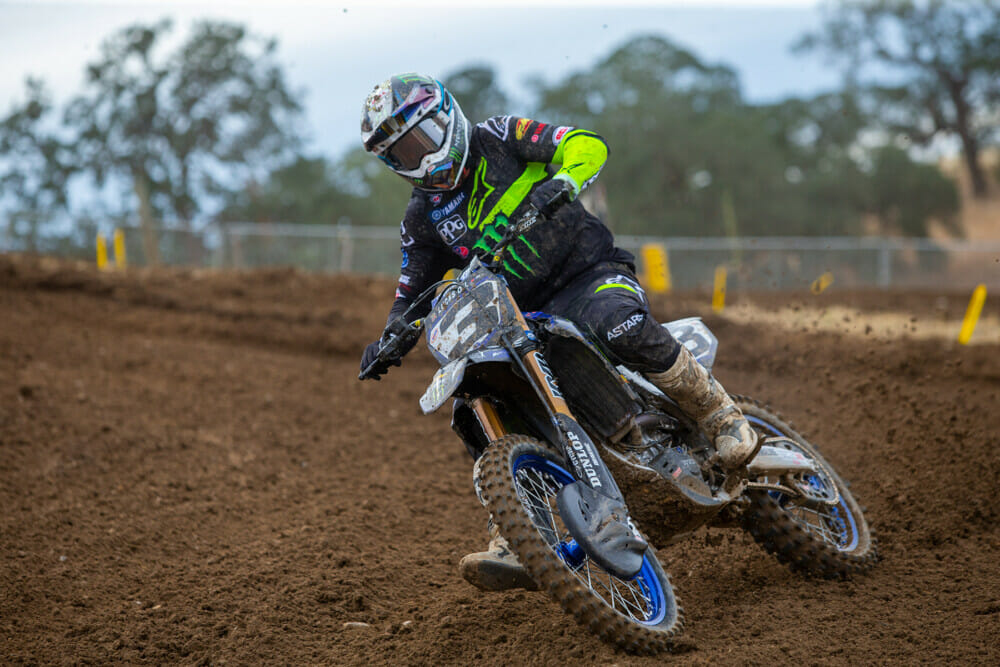 2022-hangtown-pro-motocross-Eli-Tomac-brown-dog-photo