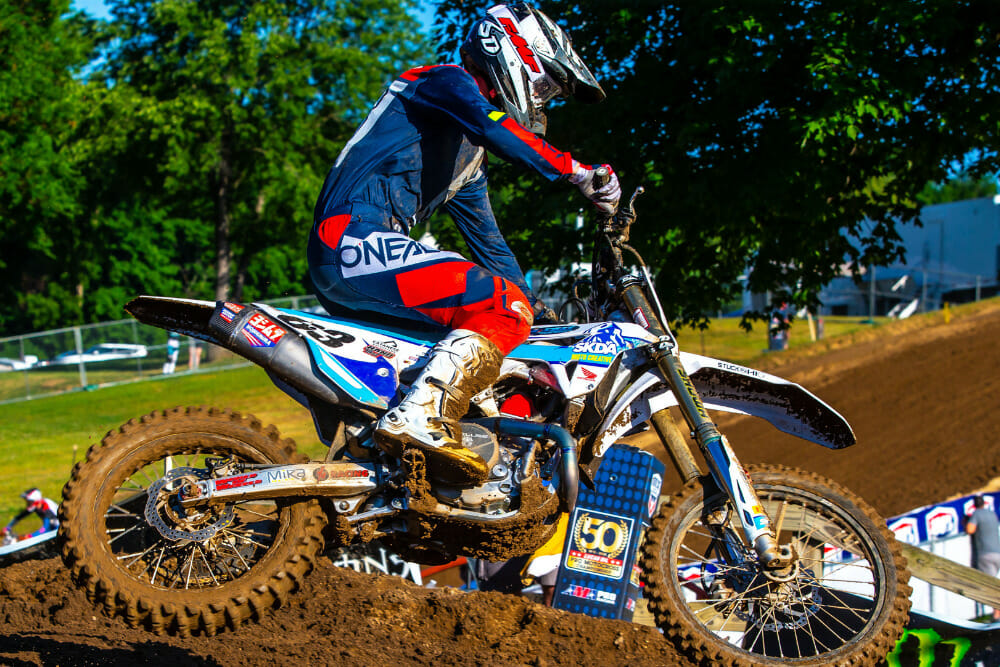 2022-red-bud-motocross-brown-dog-photo-hand