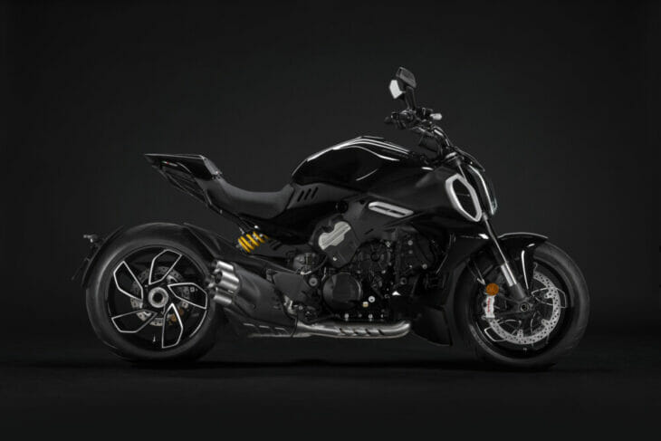 First Look 2023 Ducati Diavel V4