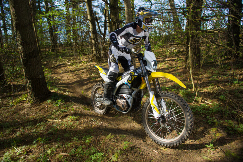 2023-surron-storm-bee-electric-dirt-bike-cycle-news