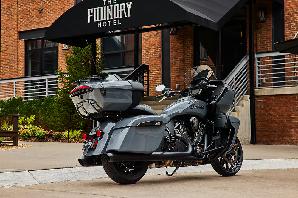 2023 Indian Pursuit Dark Horse, Premium Package trim