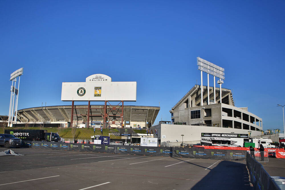 2023-oakland-supercross-cycle-news