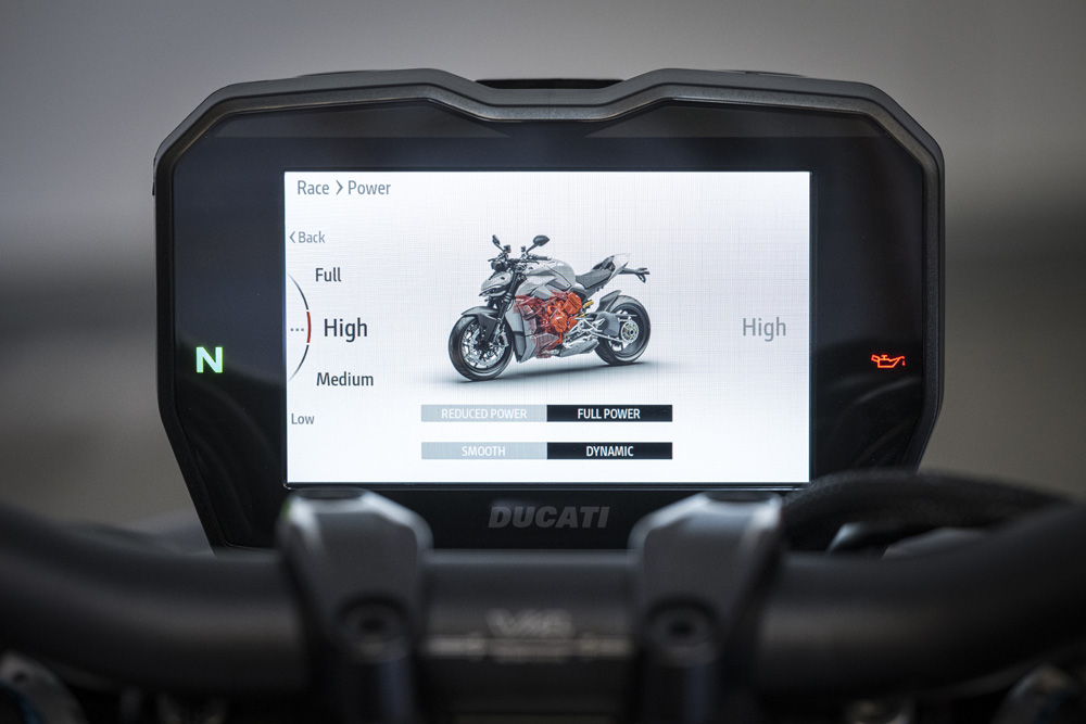 2023 Ducati Streetfighter V4 S dash