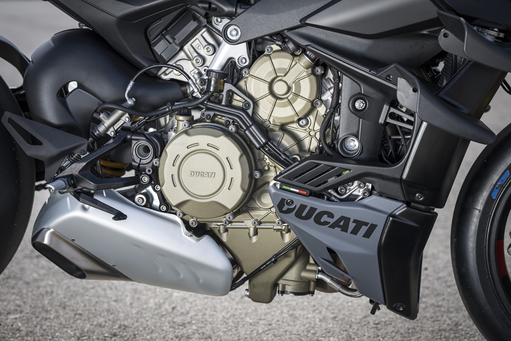 2023 Ducati Streetfighter V4 S engine