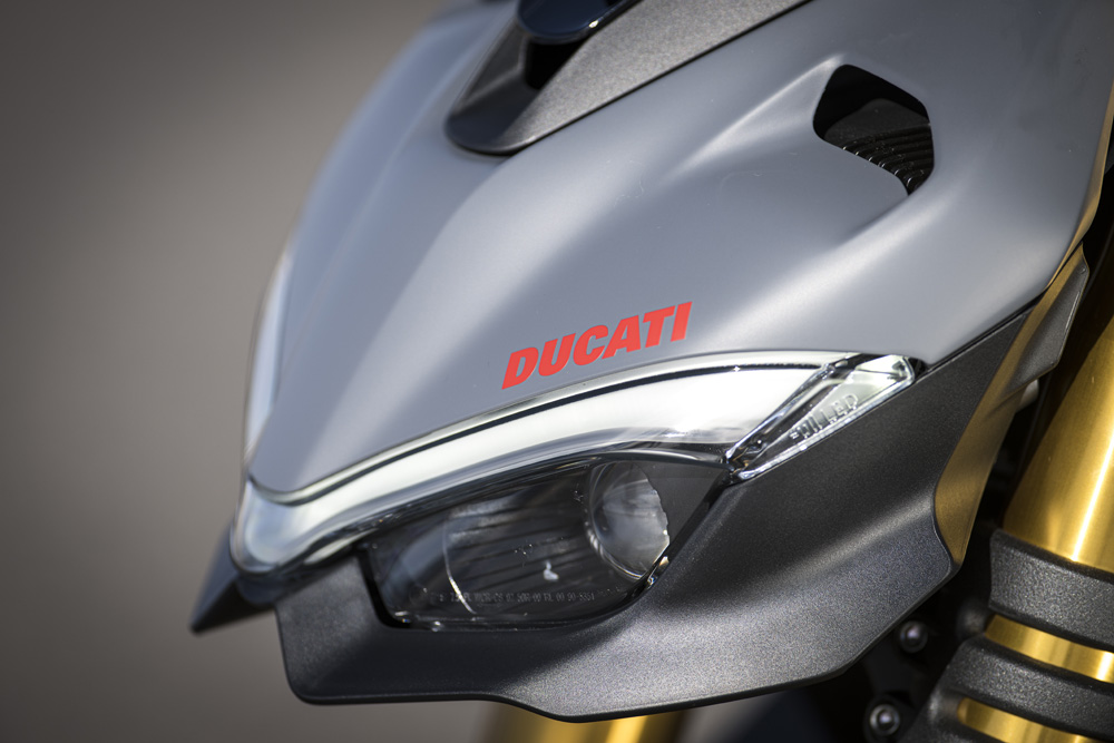 2023 Ducati Streetfighter V4 S front