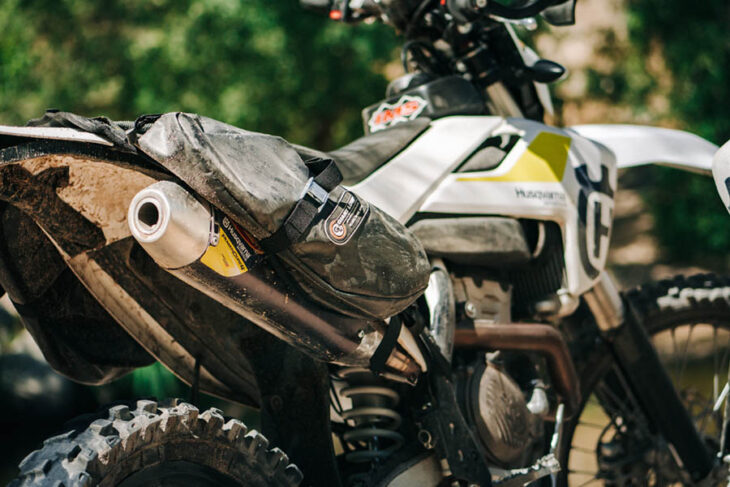 Giant Loop MoJavi Saddlebag on bike