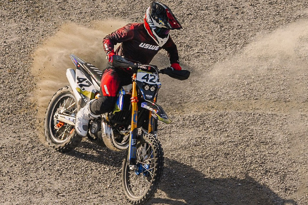 USWE Rok Moto Apparel