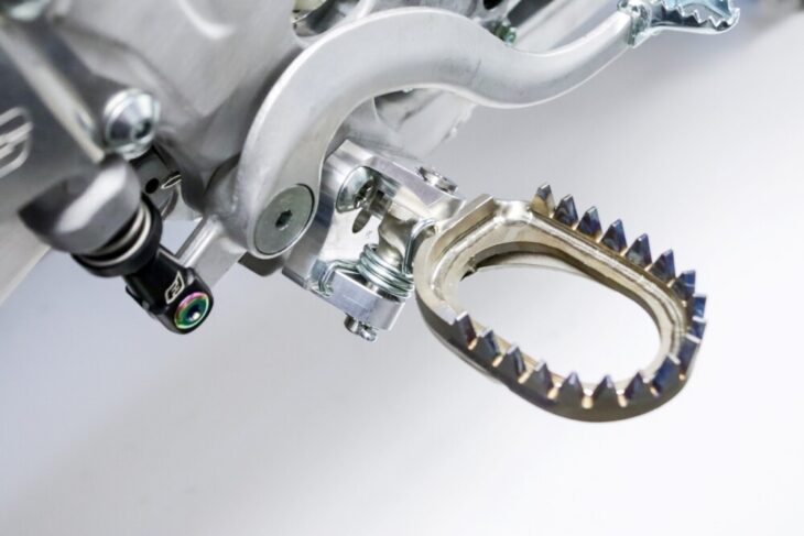 Works Connection YZF Aluminum Offset Footpeg Mounts