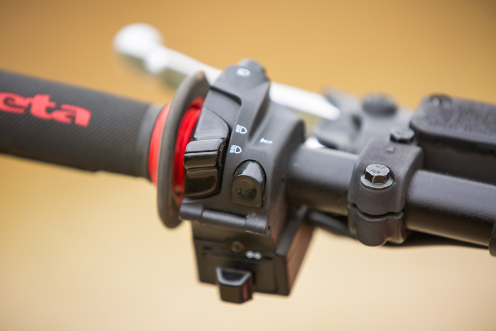 2023 Beta 430 RR handlebar controls