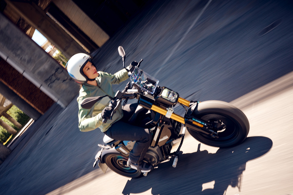 2024 BMW CE 02 eParkourer