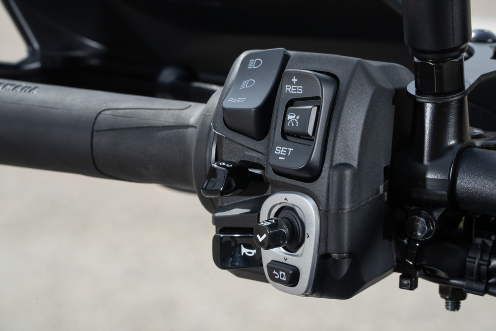2024 Yamaha Tracer 9 GT+ handlebar controls 2024 Yamaha Tracer 9 GT+ handlebar controls