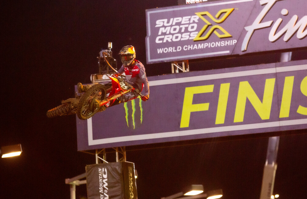 2023-supermotocross-playoffs-chicago-round2-cycle-news-hunter-lawrence