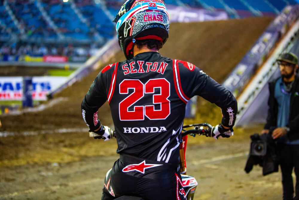 2023-supermotocross-playoffs-chicago-round2-cycle-news-450-sexton2