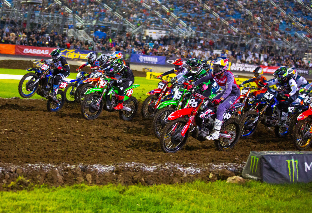 2023-supermotocross-playoffs-chicago-round2-cycle-news-250-start