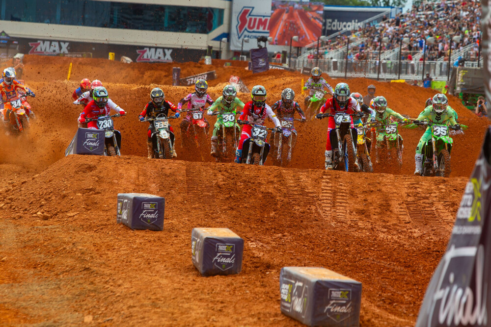 2023-supermotocross-playoffs-charlotte-round1-cycle-news-250-start