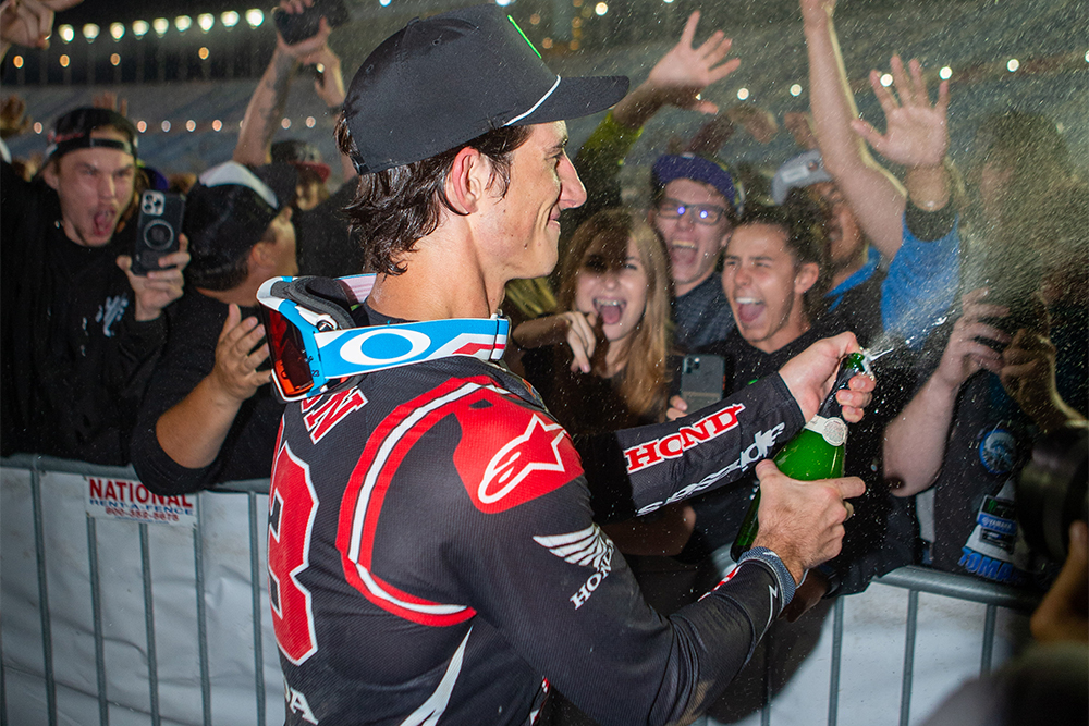 2023-supermotocross-playoffs-chicago-round2-cycle-news-sexton