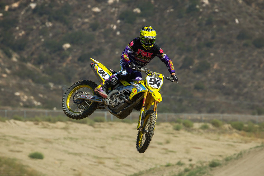 2024 Suzuki RM-Z450 jumping