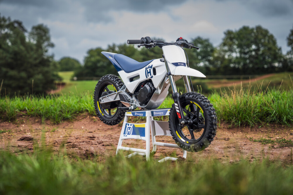 2023-husqvarna-ee2-electric-cycle-news