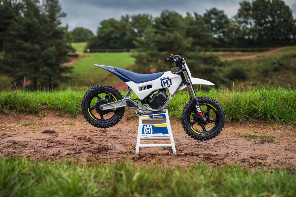 2023-husqvarna-ee2-electric-cycle-news