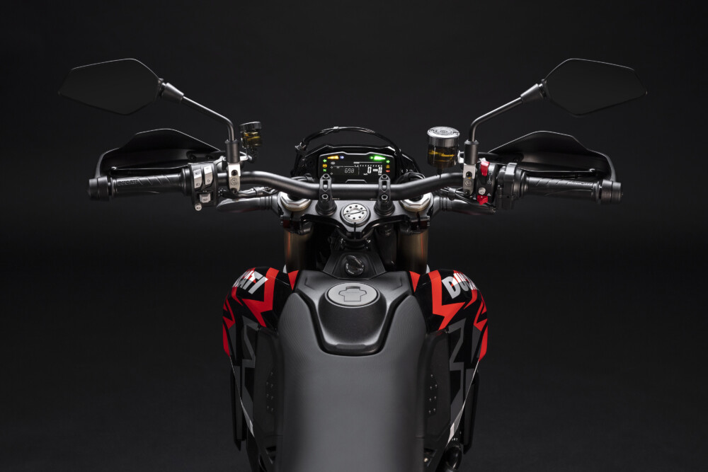 2024 Ducati Hypermotard 698 Mono RVE cockpit