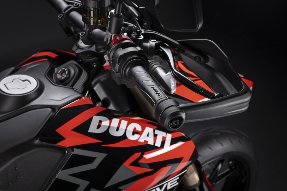 2024 Ducati Hypermotard 698 Mono RVE front