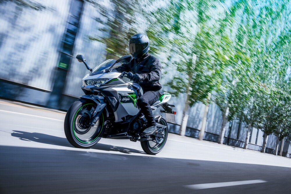 2024 Kawasaki Ninja e-1 action