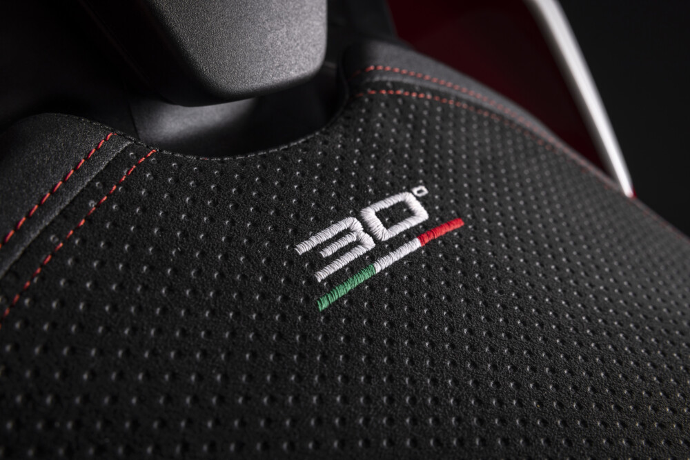 2024 Panigale V4 SP2 30th Anniversary 916 seat detail